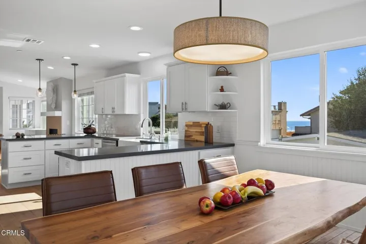 41-web-or-mls-Upmarketmedia_1111Dov-113