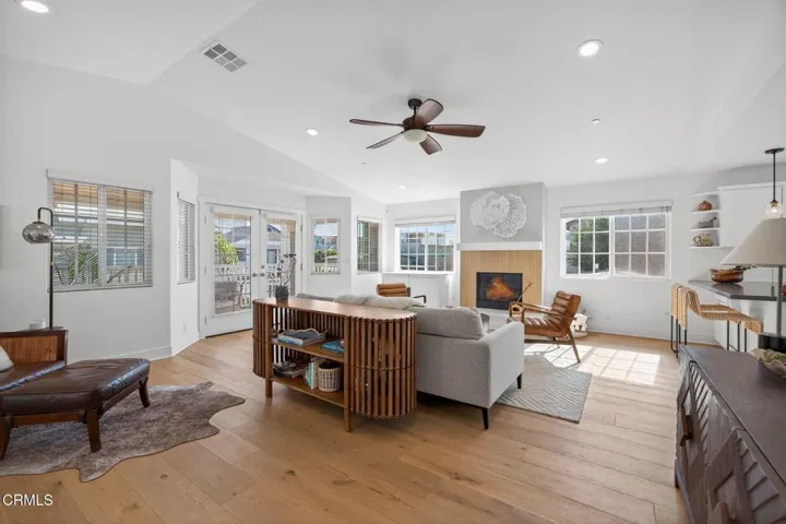 22-web-or-mls-Upmarketmedia_1111Dov-27