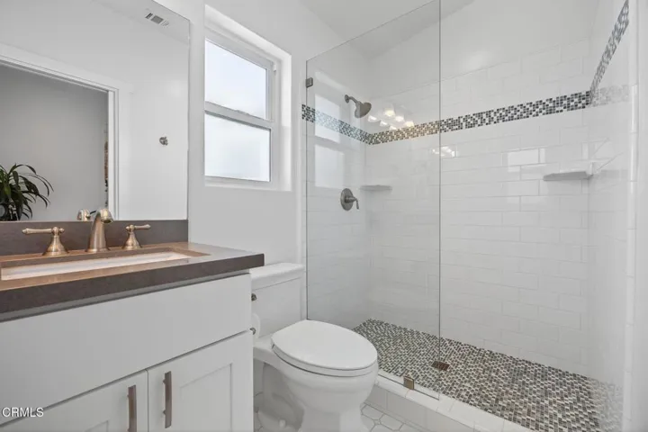 61-web-or-mls-022_Upmarketmedia_1111Dov-