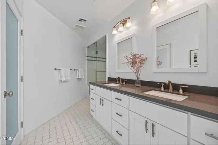 56-web-or-mls-017_Upmarketmedia_1111Dov-