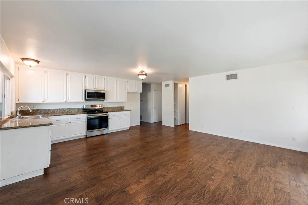 2197 Hurles Avenue, Simi Valley, California 93063 home-pic-13