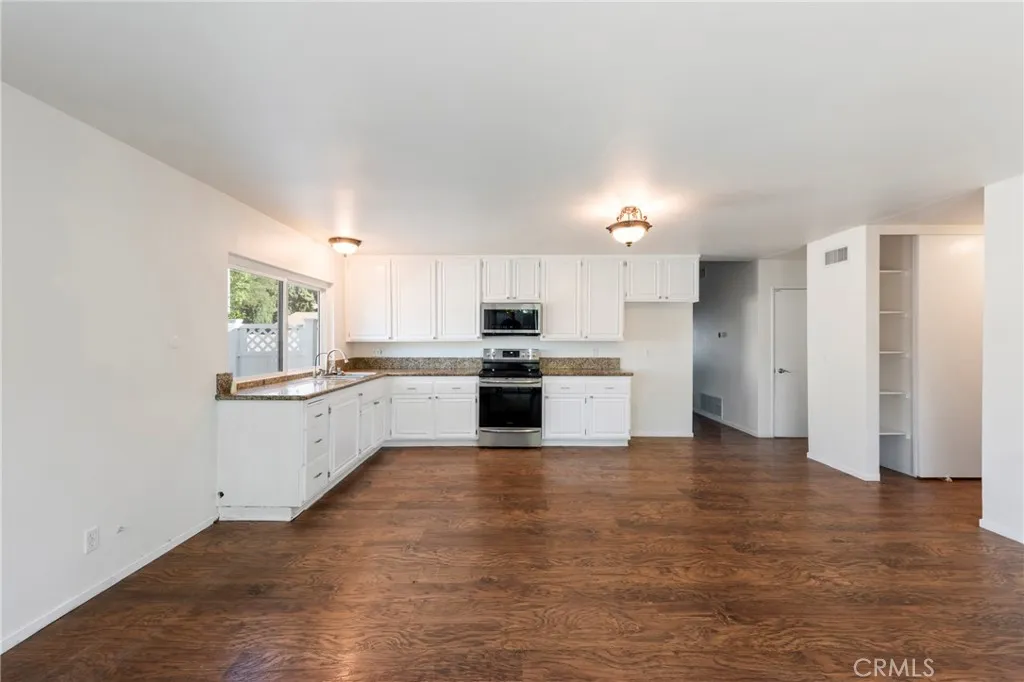 2197 Hurles Avenue, Simi Valley, California 93063 home-pic-12