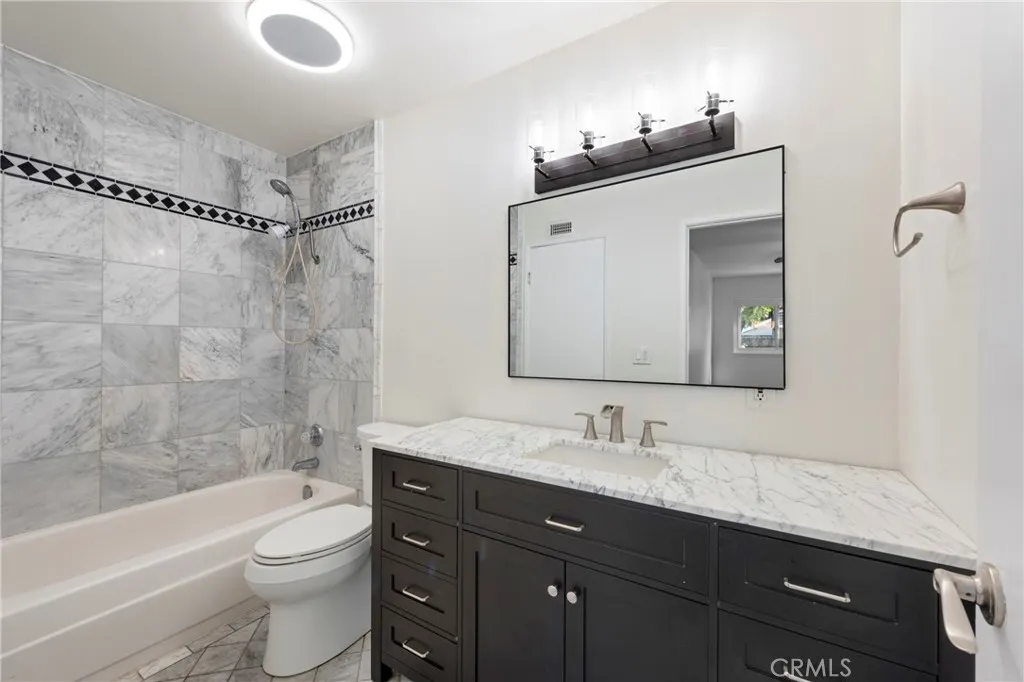 2197 Hurles Avenue, Simi Valley, California 93063 home-pic-18