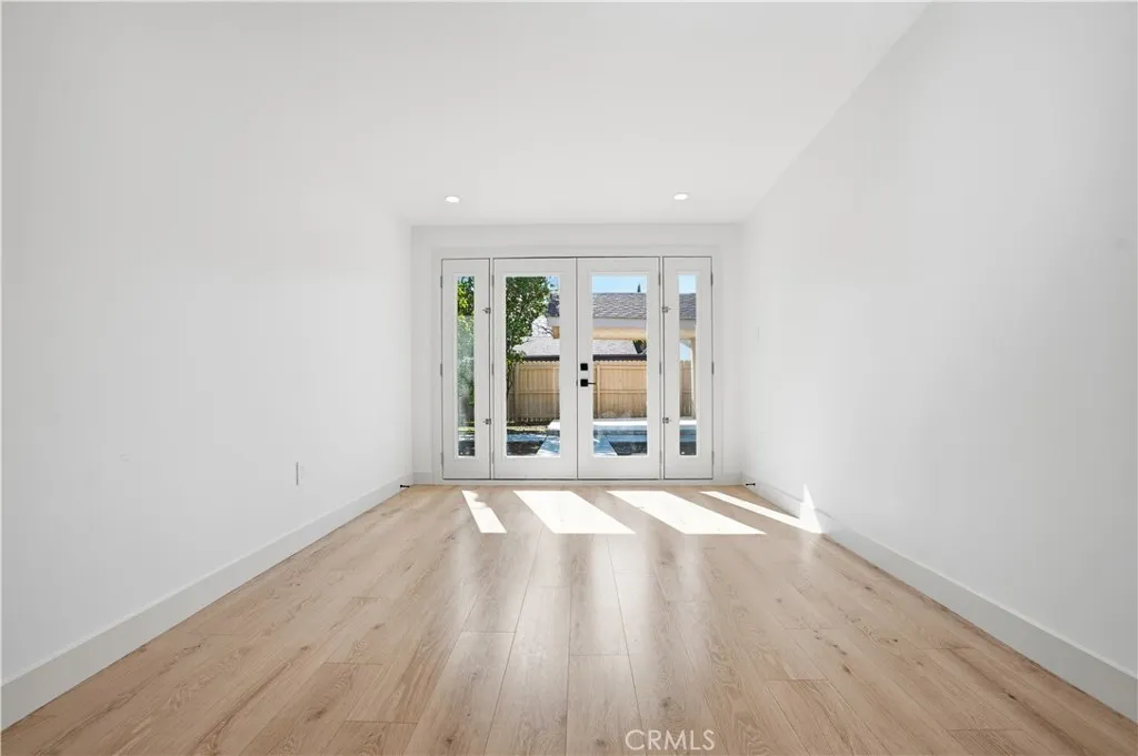 12952 Elkwood, North Hollywood, California 91605 home-pic-24