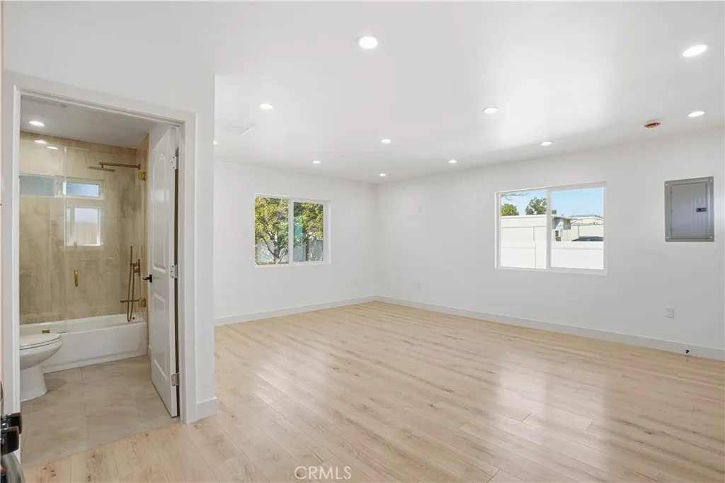 12952 Elkwood, North Hollywood, California 91605 home-pic-49