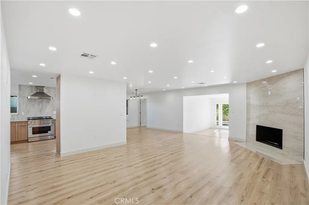 12952 Elkwood, North Hollywood, California 91605 home-pic-32