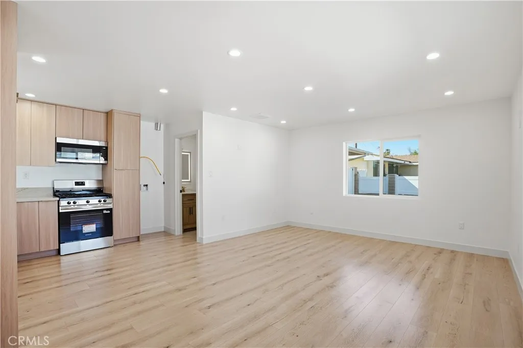12952 Elkwood, North Hollywood, California 91605 home-pic-45