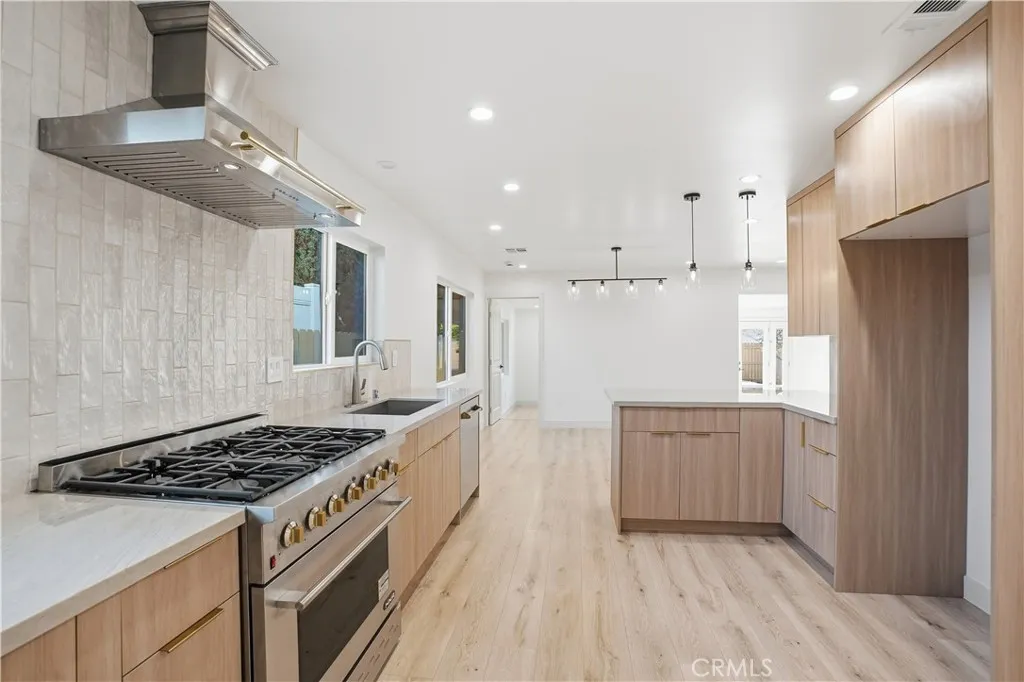 12952 Elkwood, North Hollywood, California 91605 home-pic-3