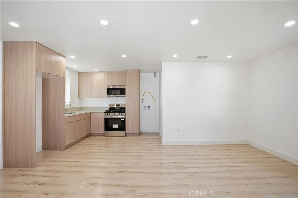 12952 Elkwood, North Hollywood, California 91605 home-pic-46