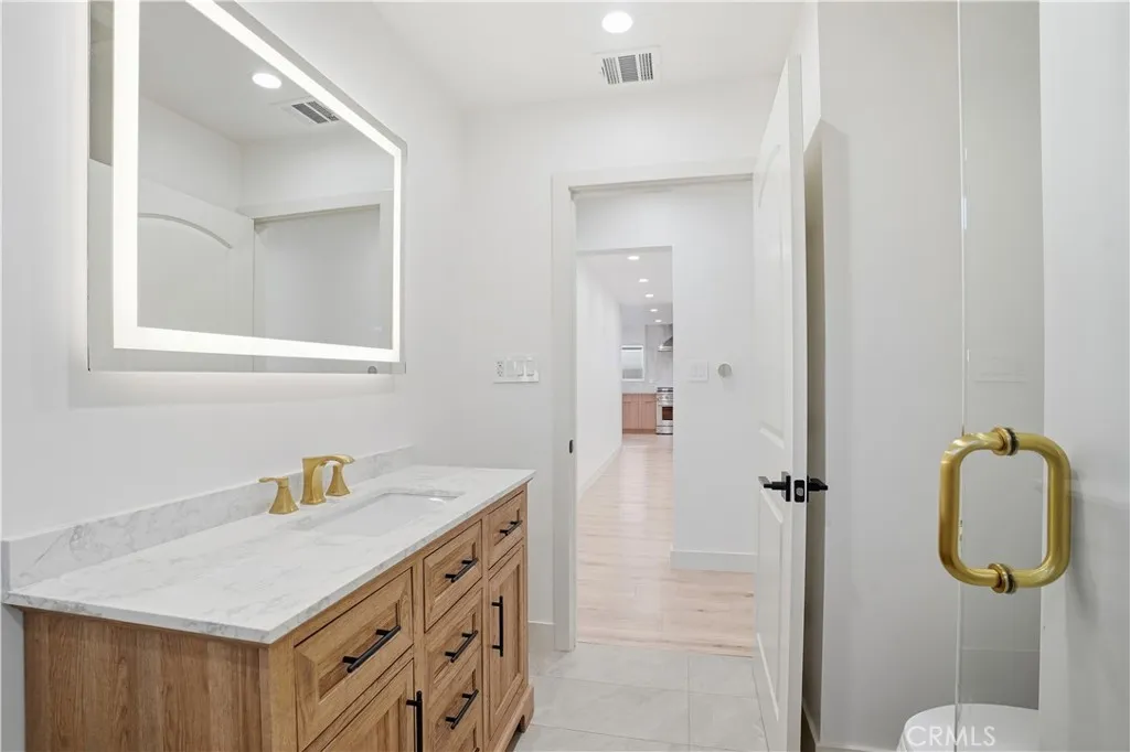 12952 Elkwood, North Hollywood, California 91605 home-pic-36