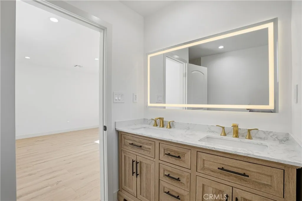 12952 Elkwood, North Hollywood, California 91605 home-pic-22
