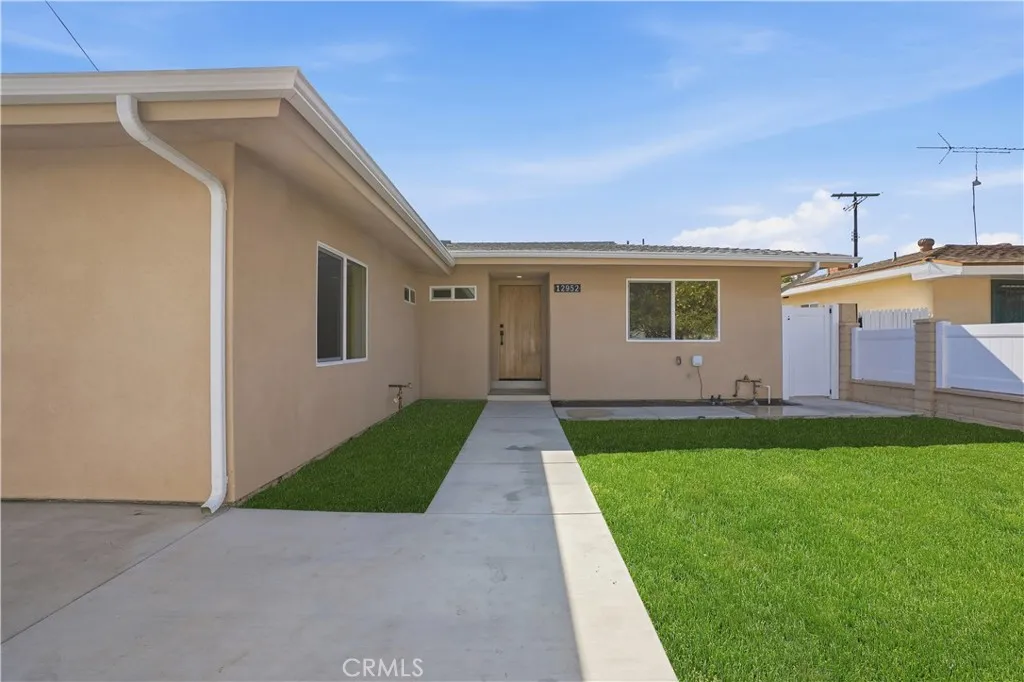12952 Elkwood, North Hollywood, California 91605 home-pic-7