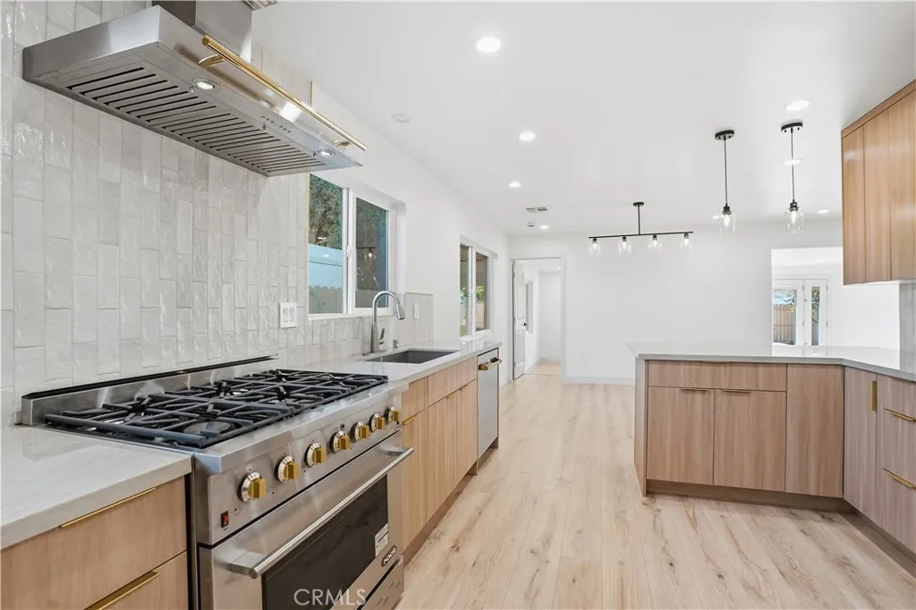 12952 Elkwood, North Hollywood, California 91605 home-pic-2