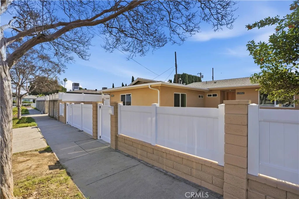 12952 Elkwood, North Hollywood, California 91605 home-pic-17