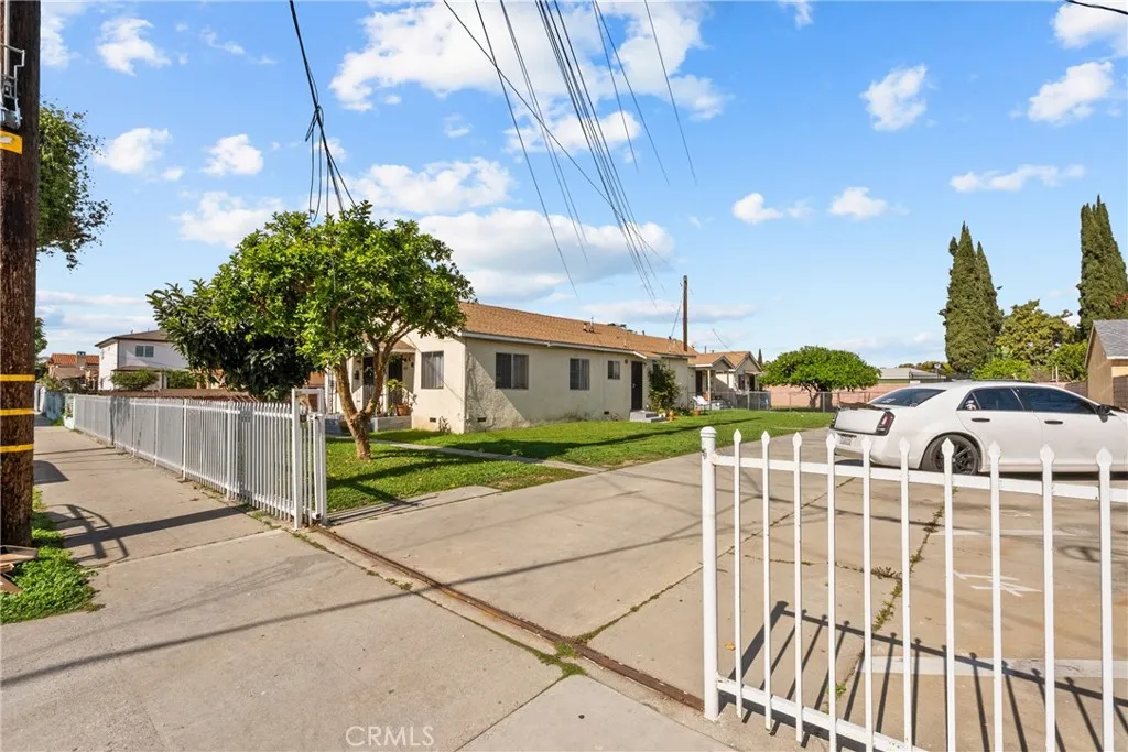4123 Clara, Cudahy, California 90201 home-pic-3