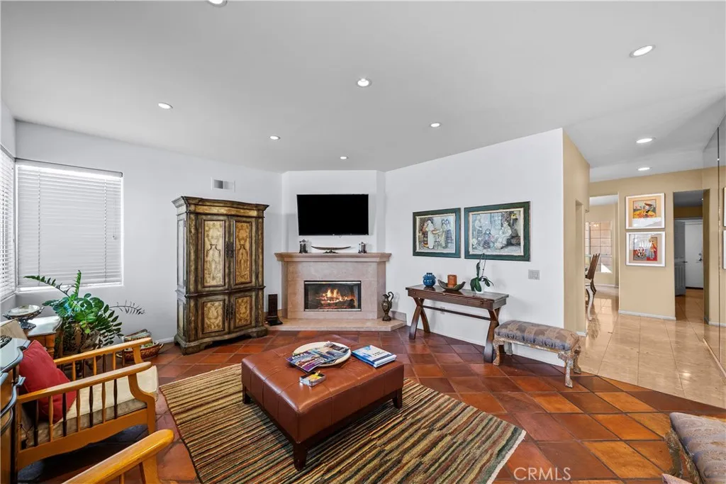 1934 Erin Way, Glendale, California 91206 home-pic-17