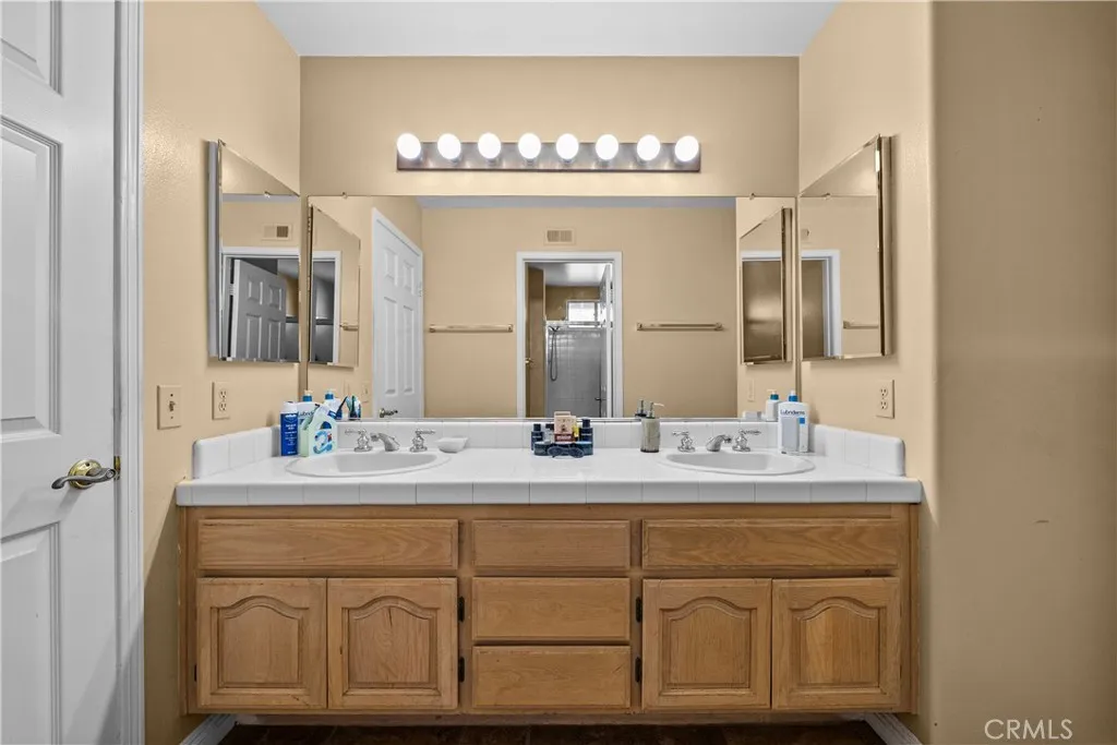 1934 Erin Way, Glendale, California 91206 home-pic-39