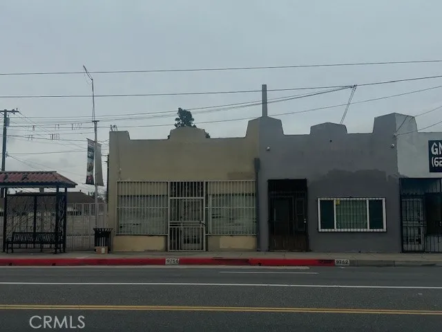 3 UNITS 2 FACING GARVEY