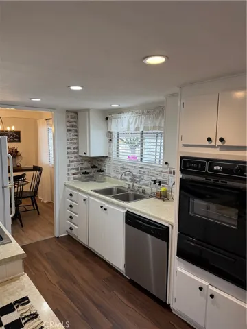 Kitchen sink, dishwasher, brand new oven