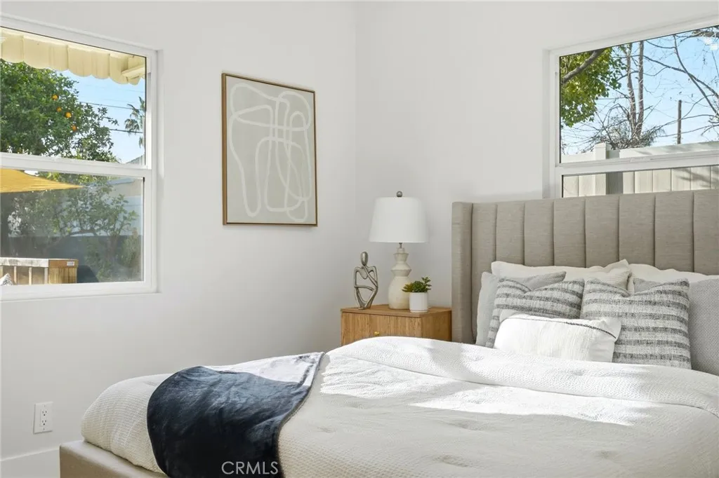 829 N Valley, Burbank, California 91505 home-pic-34