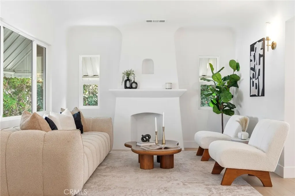 829 N Valley, Burbank, California 91505 home-pic-10