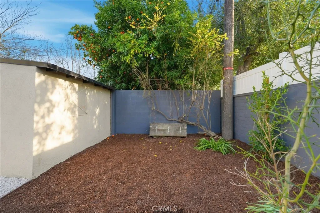 829 N Valley, Burbank, California 91505 home-pic-47