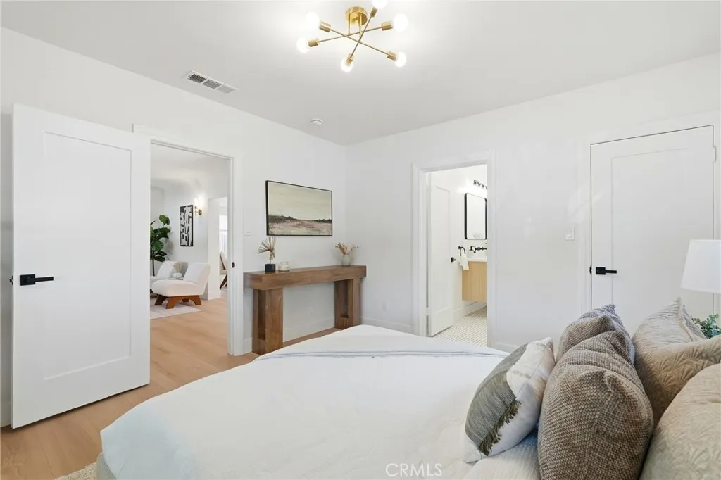 829 N Valley, Burbank, California 91505 home-pic-28