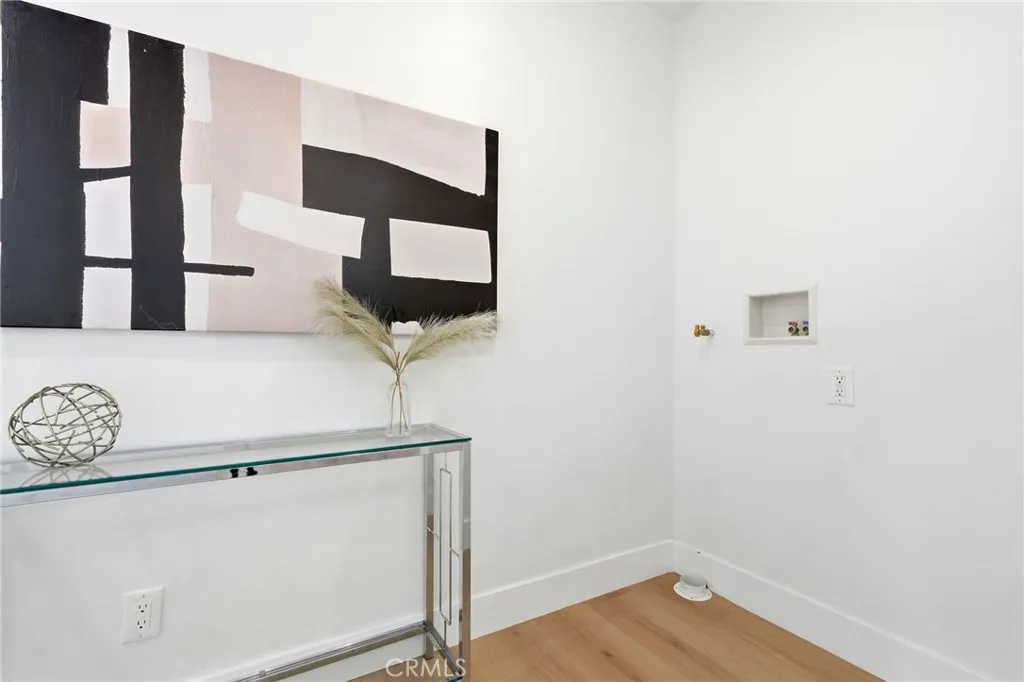 829 N Valley, Burbank, California 91505 home-pic-32