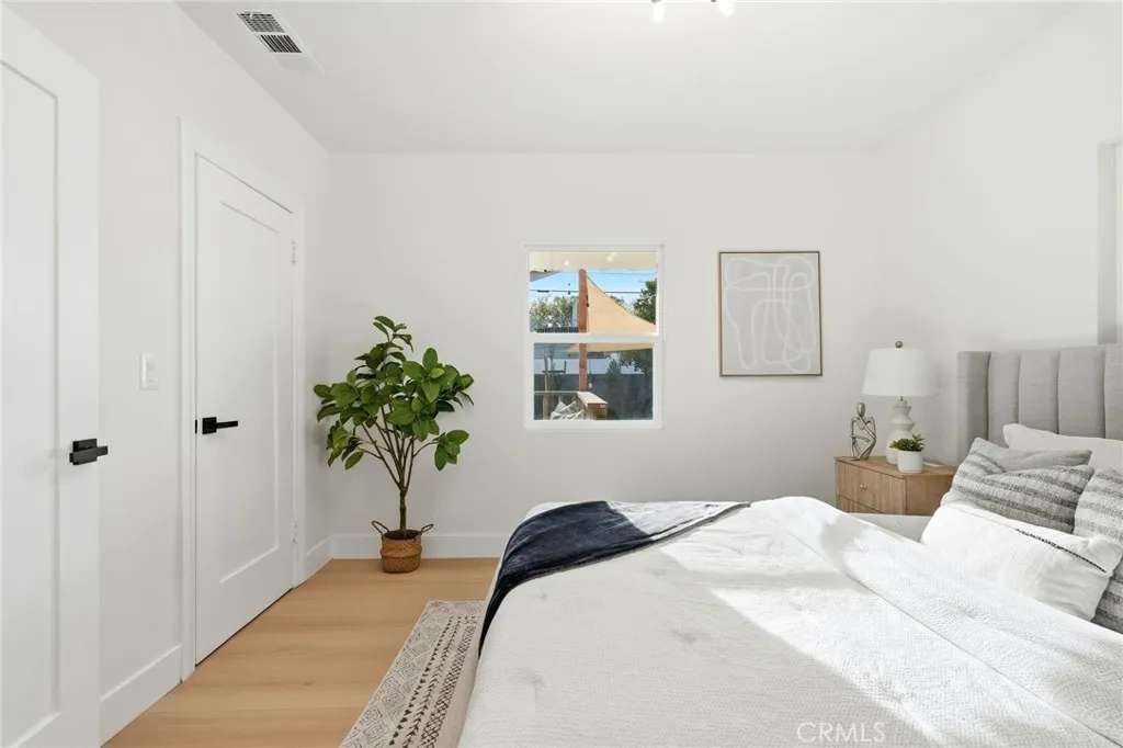 829 N Valley, Burbank, California 91505 home-pic-35