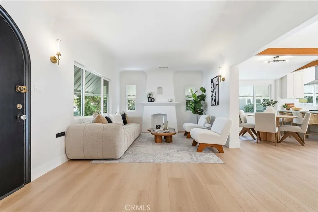 829 N Valley, Burbank, California 91505 home-pic-13