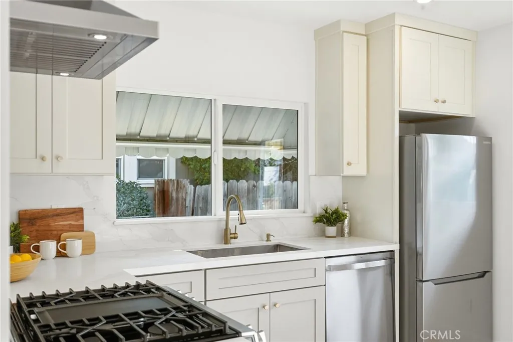 829 N Valley, Burbank, California 91505 home-pic-19