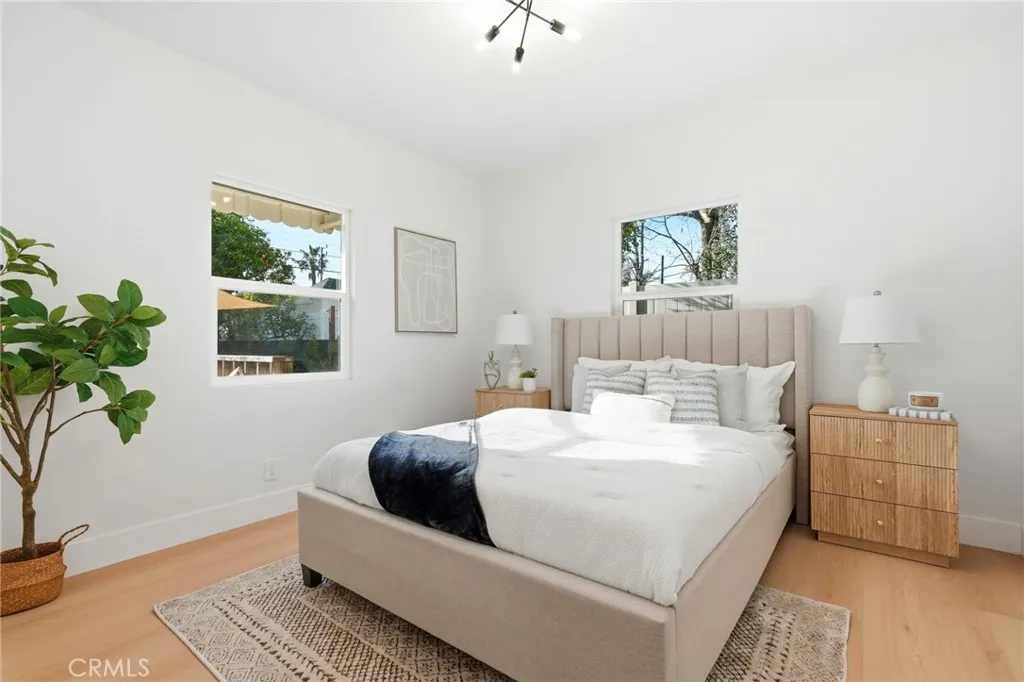 829 N Valley, Burbank, California 91505 home-pic-33