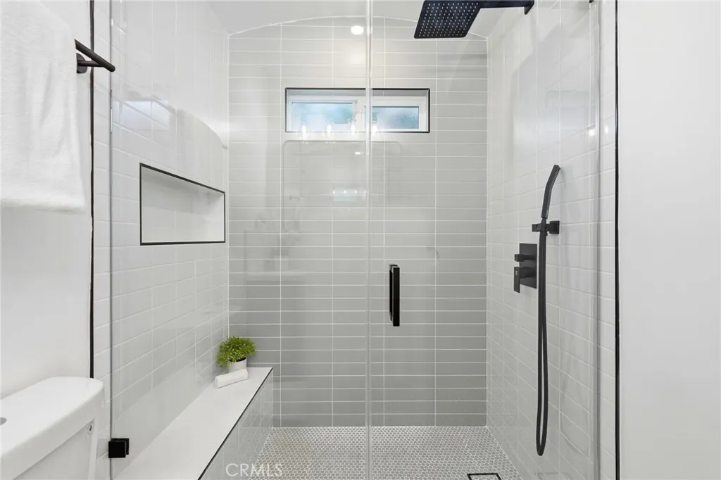 829 N Valley, Burbank, California 91505 home-pic-30