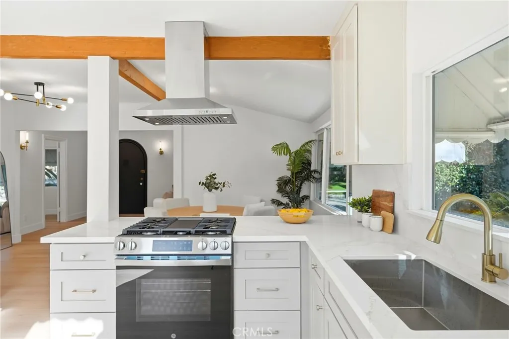 829 N Valley, Burbank, California 91505 home-pic-22