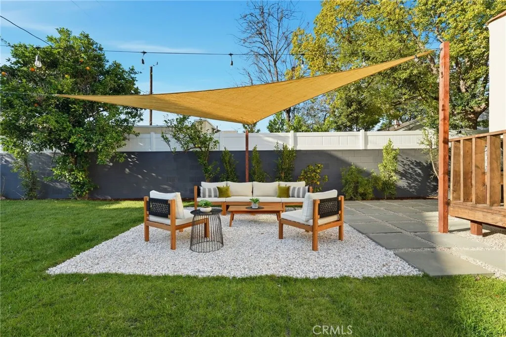 829 N Valley, Burbank, California 91505 home-pic-4