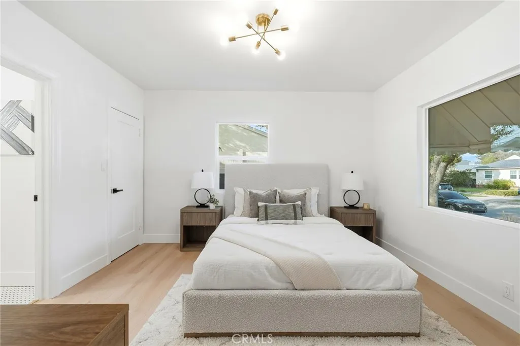 829 N Valley, Burbank, California 91505 home-pic-26