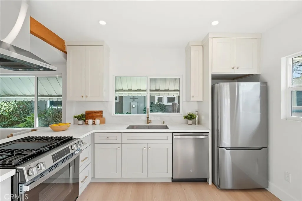829 N Valley, Burbank, California 91505 home-pic-20