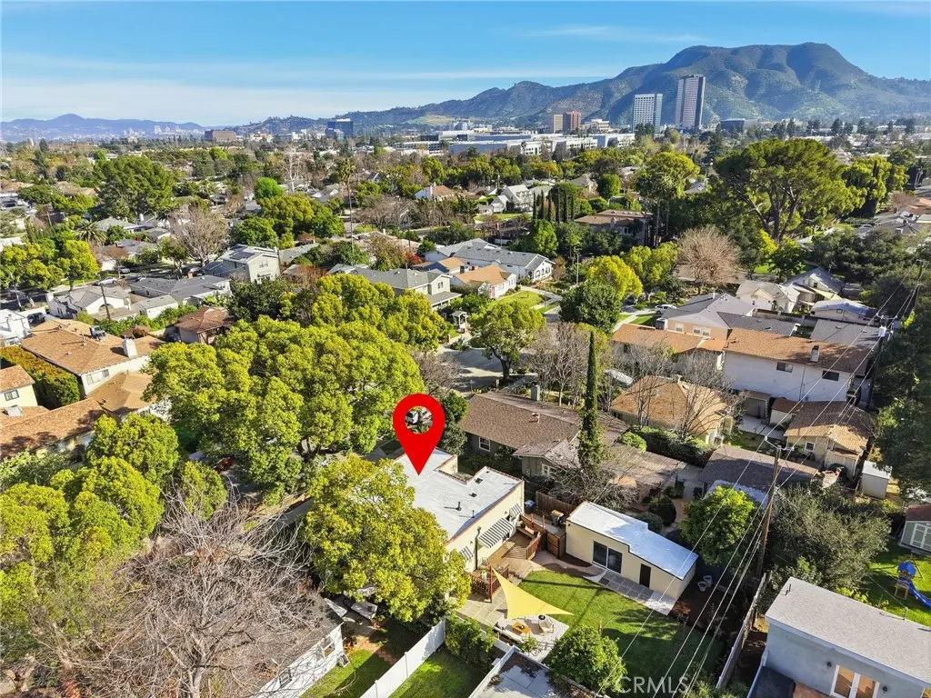 829 N Valley, Burbank, California 91505 home-pic-54