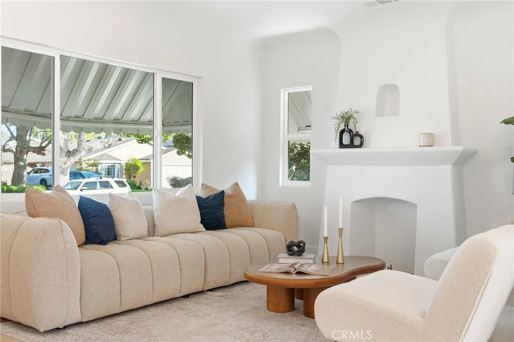 829 N Valley, Burbank, California 91505 home-pic-11
