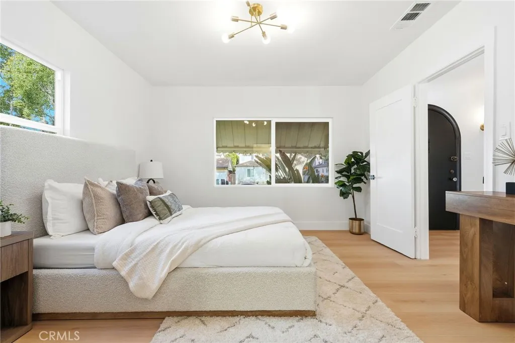 829 N Valley, Burbank, California 91505 home-pic-27