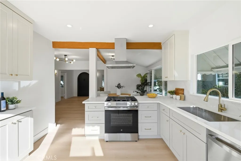 829 N Valley, Burbank, California 91505 home-pic-21
