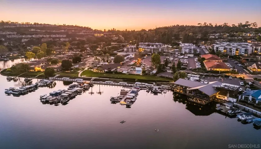 https://zimg.paragon.ice.com/ParagonImages/Property/PA/SDMLS/-515069/34/533/400/c3f6e898b53661efea9f2b5b93a5b76b/3/897f83184254b591a2e5e1188794000d/-515069-6d5c4bd7-c623-4c19-8220-4e19f83d989d.JPG