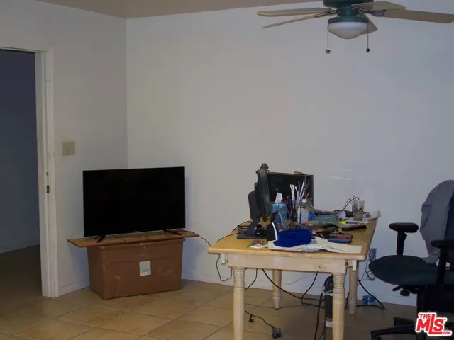 Office 1 18'5"x13'4"