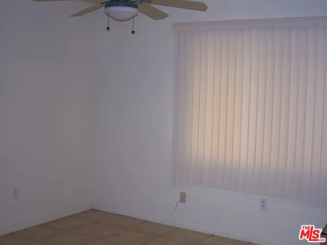 Office 1 18'5"x13'4"