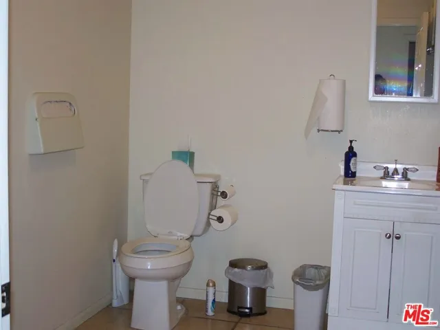 Half Bath 7'4"x9'3"