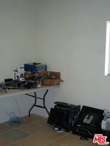 Office 2 11'4"x 13'10"