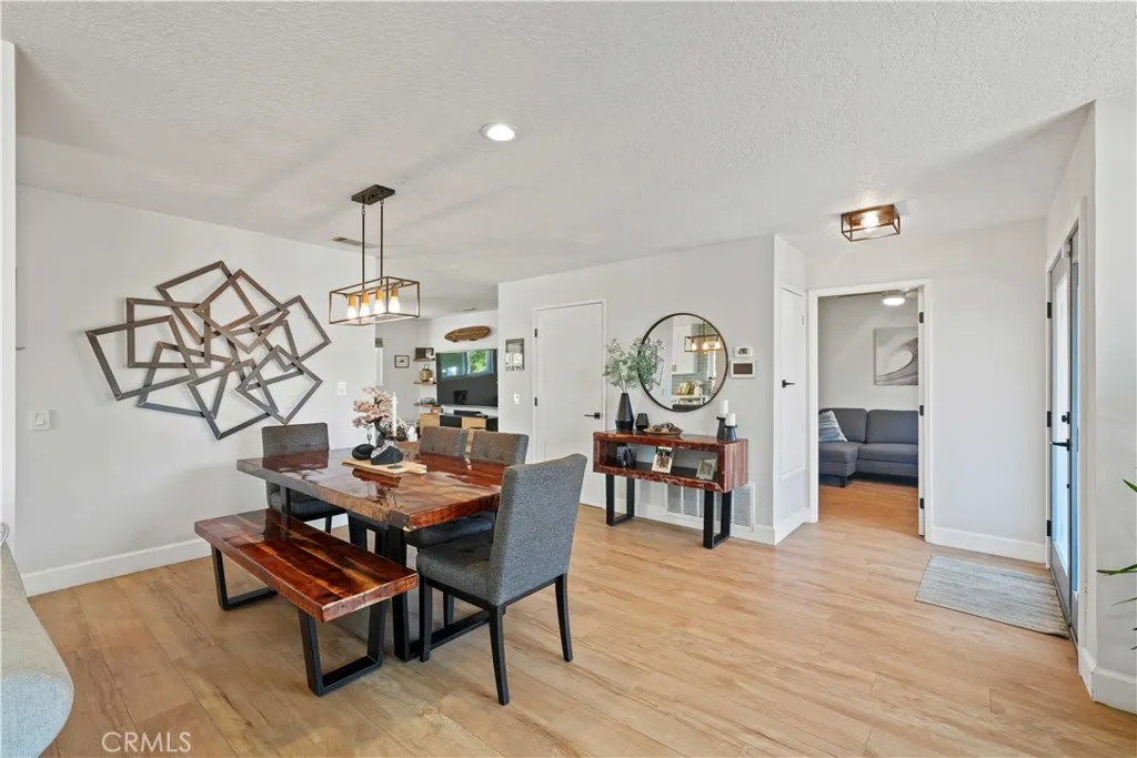 27834 Parkvale Drive, Saugus, California 91350 home-pic-8