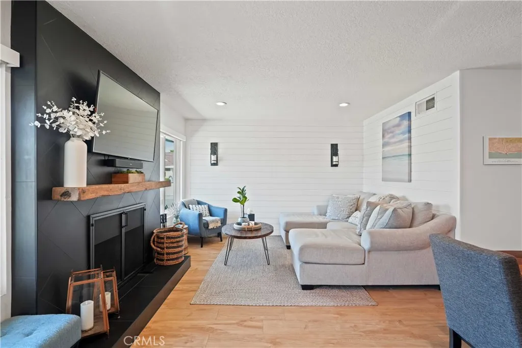 27834 Parkvale Drive, Saugus, California 91350 home-pic-6