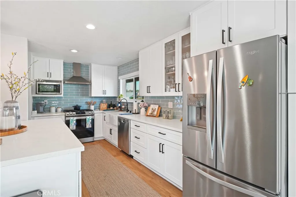 27834 Parkvale Drive, Saugus, California 91350 home-pic-20