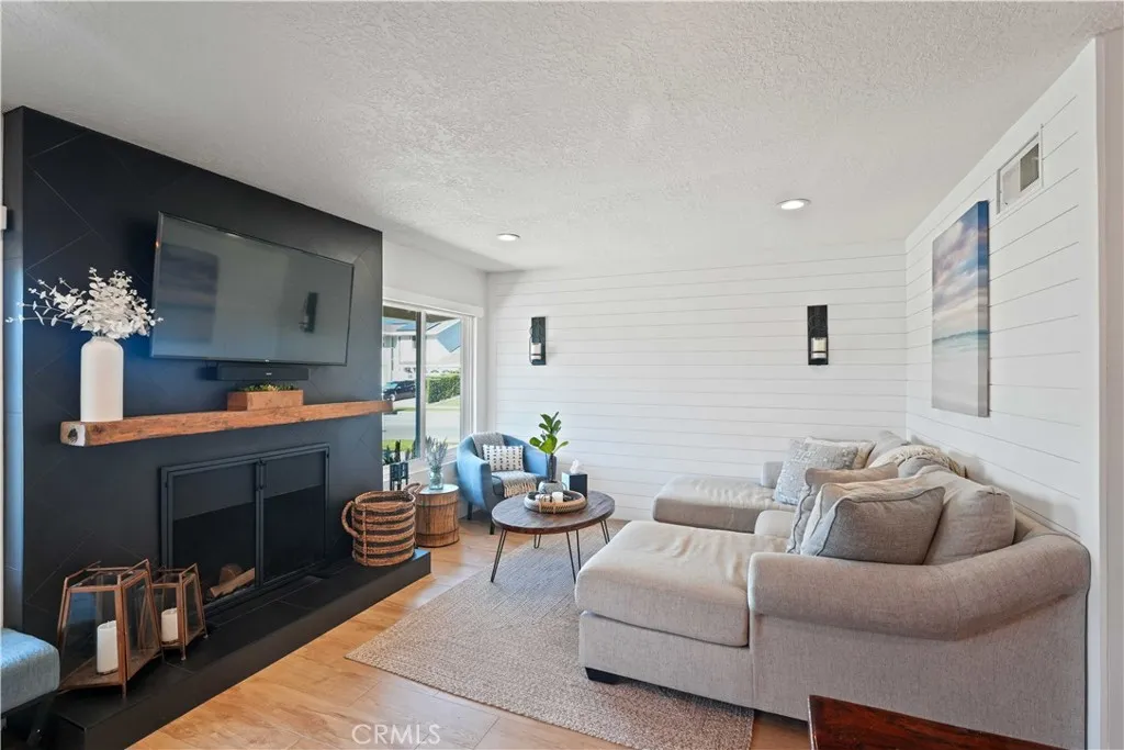 27834 Parkvale Drive, Saugus, California 91350 home-pic-7